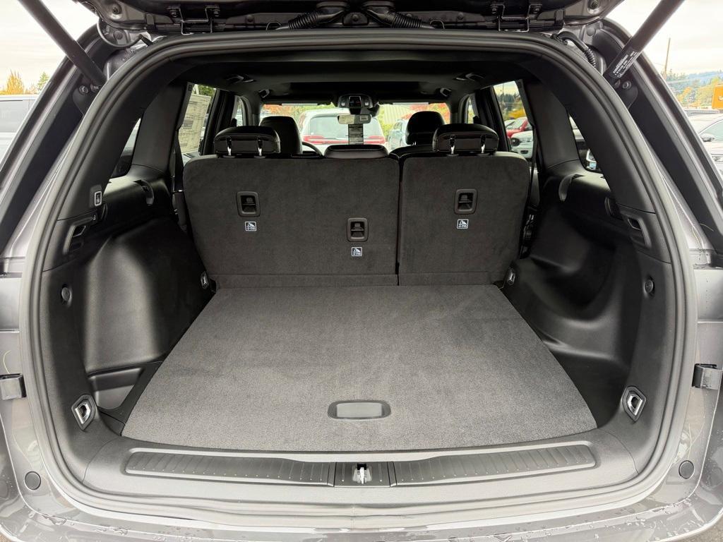 new 2025 Jeep Grand Cherokee car, priced at $41,992