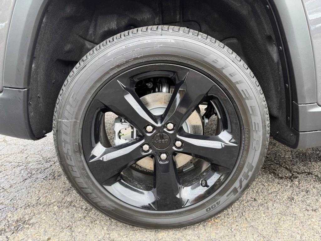 new 2025 Jeep Grand Cherokee car, priced at $41,992