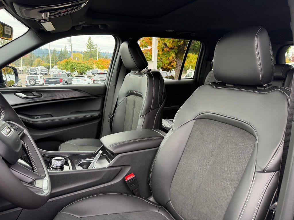 new 2025 Jeep Grand Cherokee car, priced at $38,992