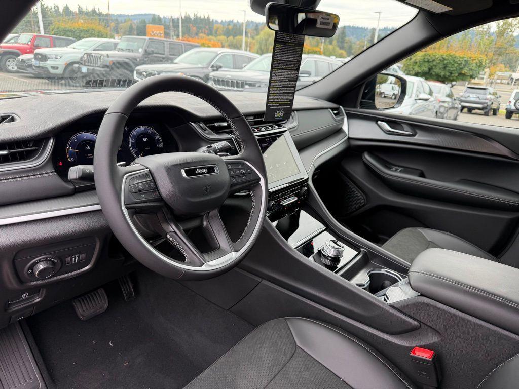 new 2025 Jeep Grand Cherokee car, priced at $38,992