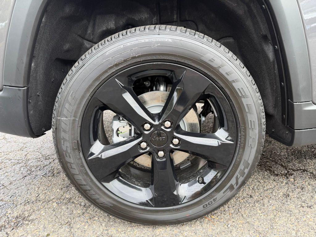 new 2025 Jeep Grand Cherokee car, priced at $38,992