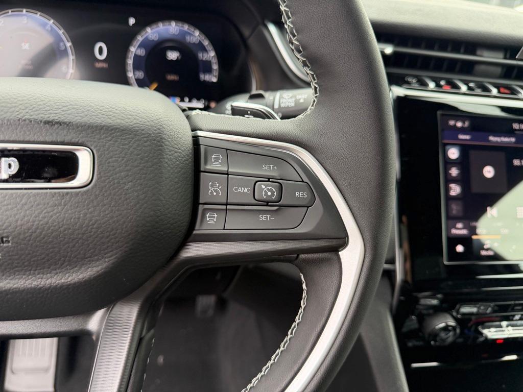 new 2025 Jeep Grand Cherokee car, priced at $41,992