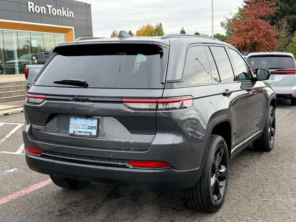 new 2025 Jeep Grand Cherokee car, priced at $41,992