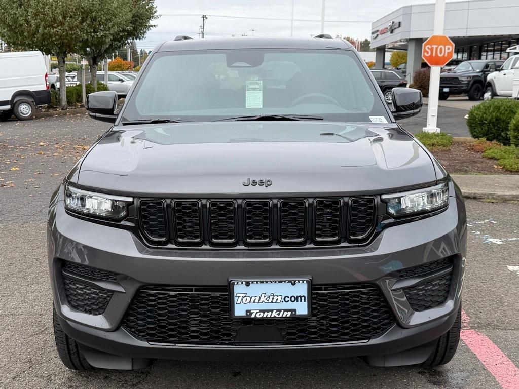new 2025 Jeep Grand Cherokee car, priced at $41,992