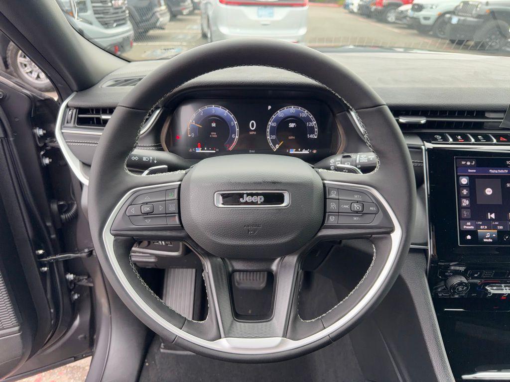new 2025 Jeep Grand Cherokee car, priced at $38,992