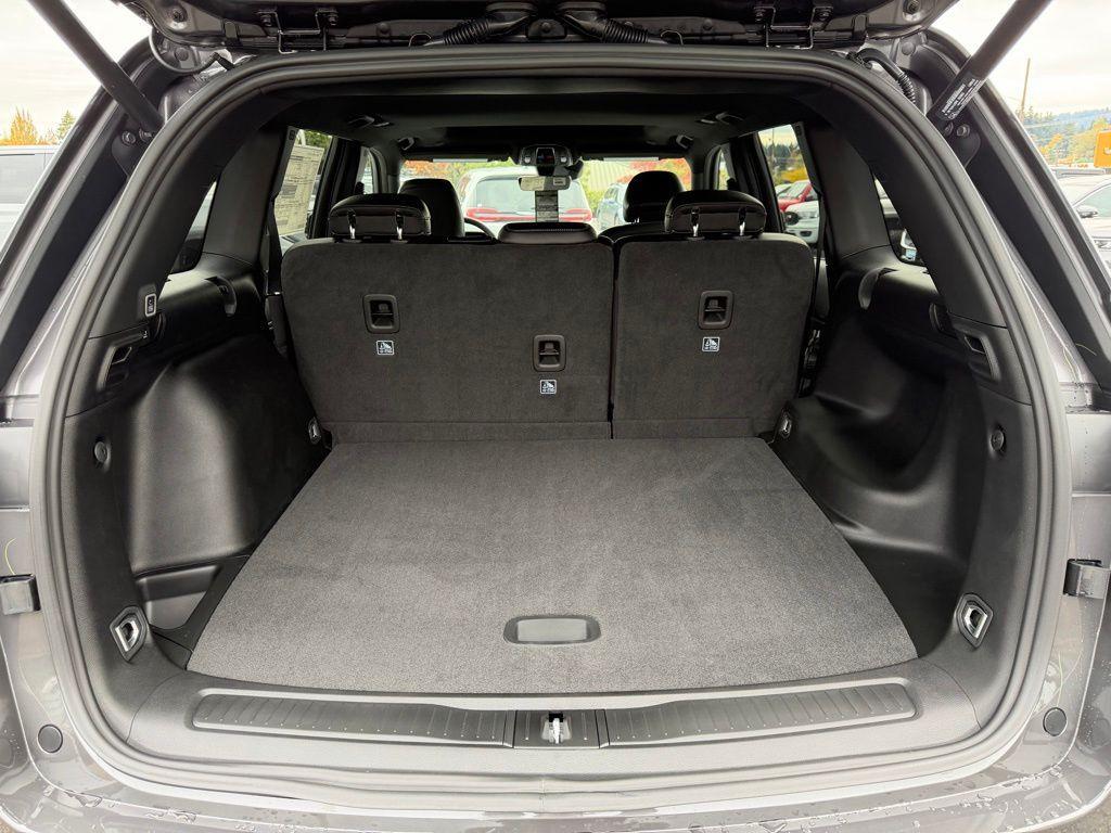 new 2025 Jeep Grand Cherokee car, priced at $38,992