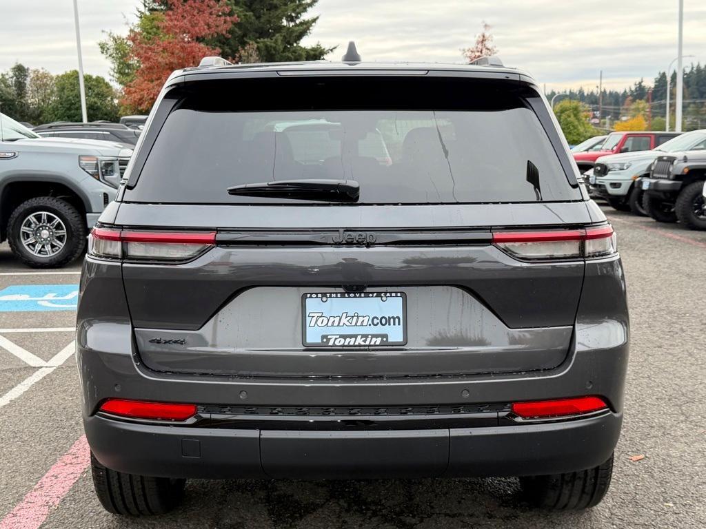 new 2025 Jeep Grand Cherokee car, priced at $41,992