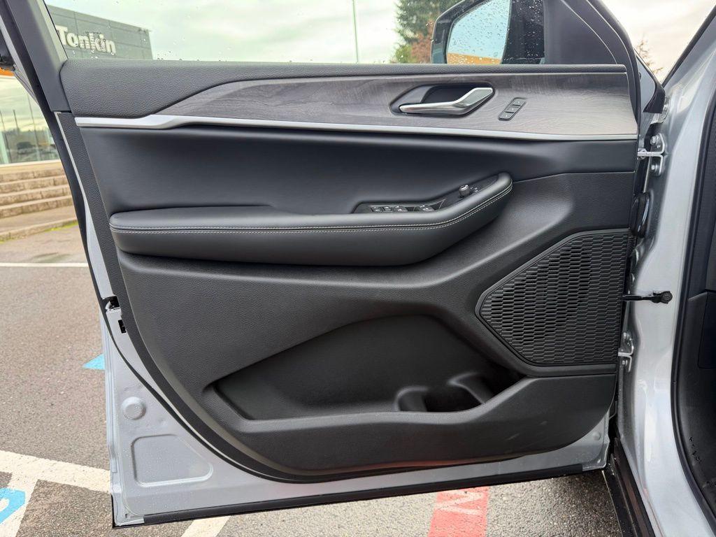 new 2025 Jeep Grand Cherokee L car, priced at $50,992