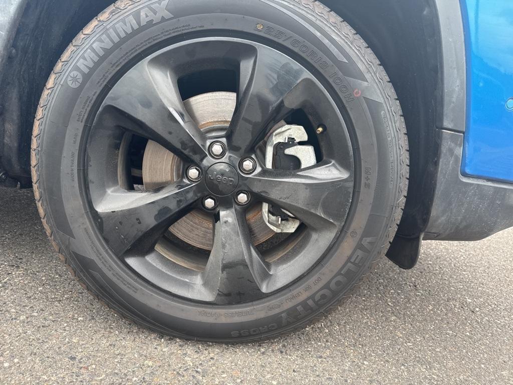 used 2023 Jeep Cherokee car, priced at $20,990