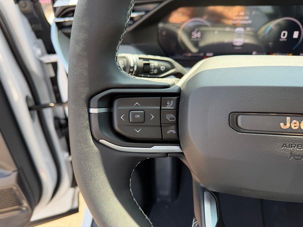 new 2026 Jeep Cherokee car, priced at $41,710