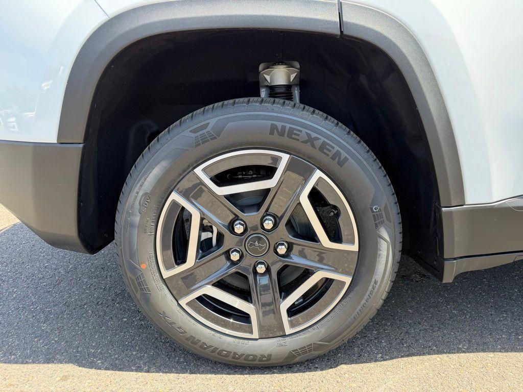 new 2026 Jeep Cherokee car, priced at $41,710