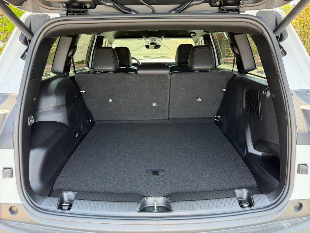 new 2026 Jeep Cherokee car, priced at $41,710