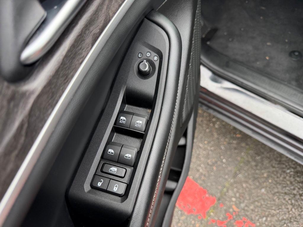 used 2023 Jeep Grand Cherokee car, priced at $27,990