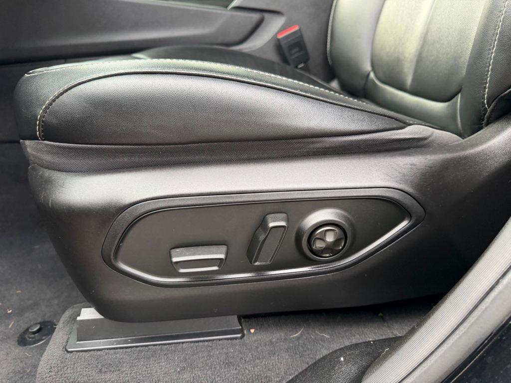 used 2023 Jeep Grand Cherokee car, priced at $27,990