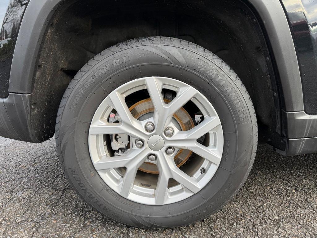 used 2023 Jeep Grand Cherokee car, priced at $27,990