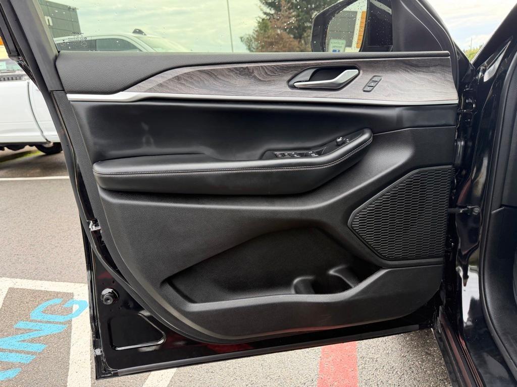 used 2023 Jeep Grand Cherokee car, priced at $27,990