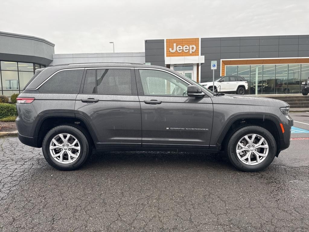 used 2022 Jeep Grand Cherokee car, priced at $27,550