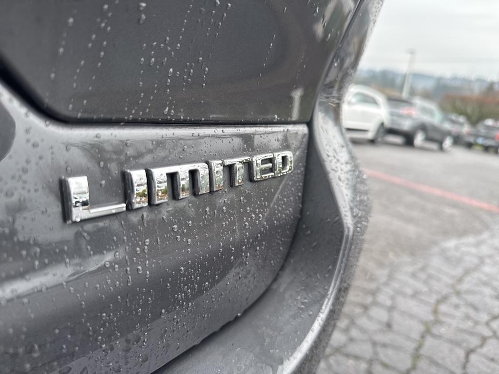 used 2022 Jeep Grand Cherokee car, priced at $27,550