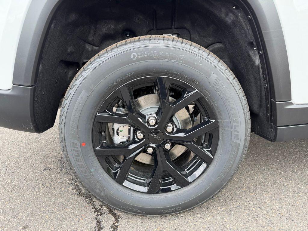 new 2026 Jeep Grand Cherokee car, priced at $44,075