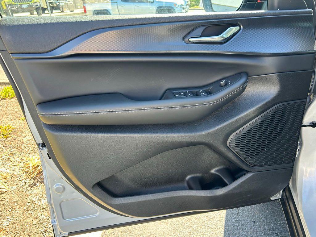 new 2025 Jeep Grand Cherokee car, priced at $32,792