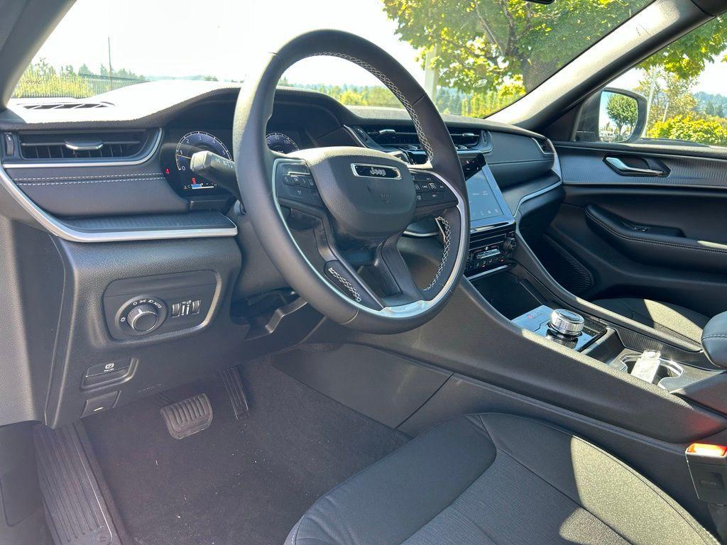 new 2025 Jeep Grand Cherokee car, priced at $32,792