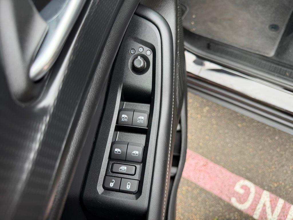 used 2025 Jeep Grand Cherokee L car, priced at $38,392