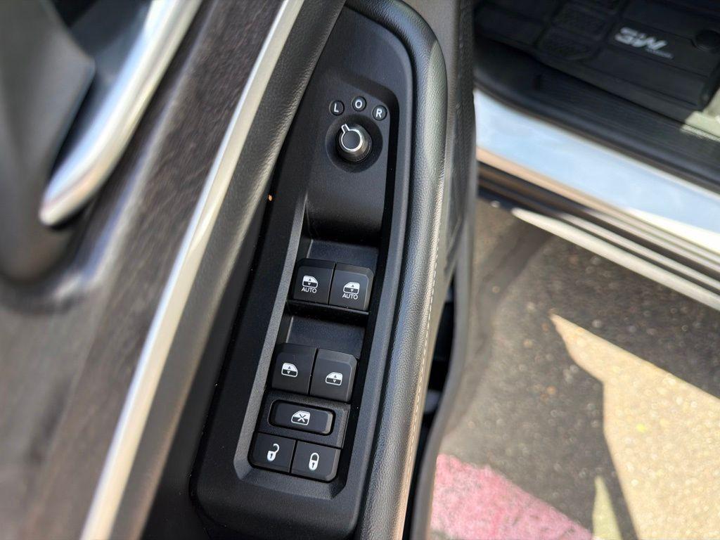 used 2023 Jeep Grand Cherokee L car, priced at $32,191