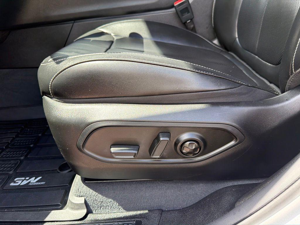 used 2023 Jeep Grand Cherokee L car, priced at $32,191