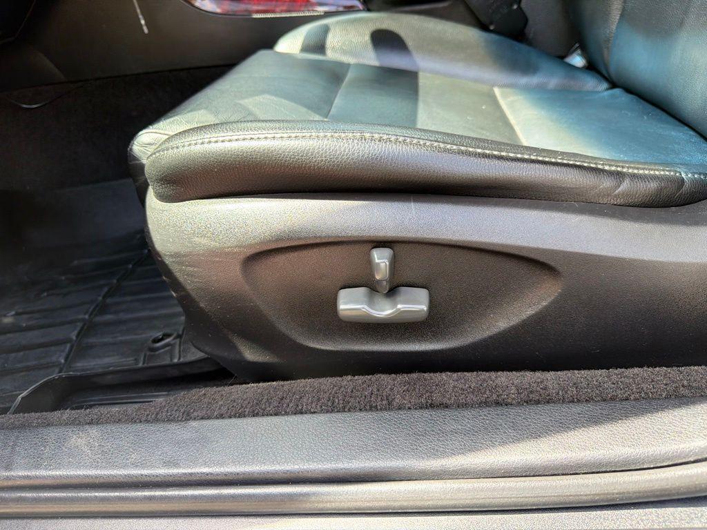 used 2009 Subaru Legacy car, priced at $7,990