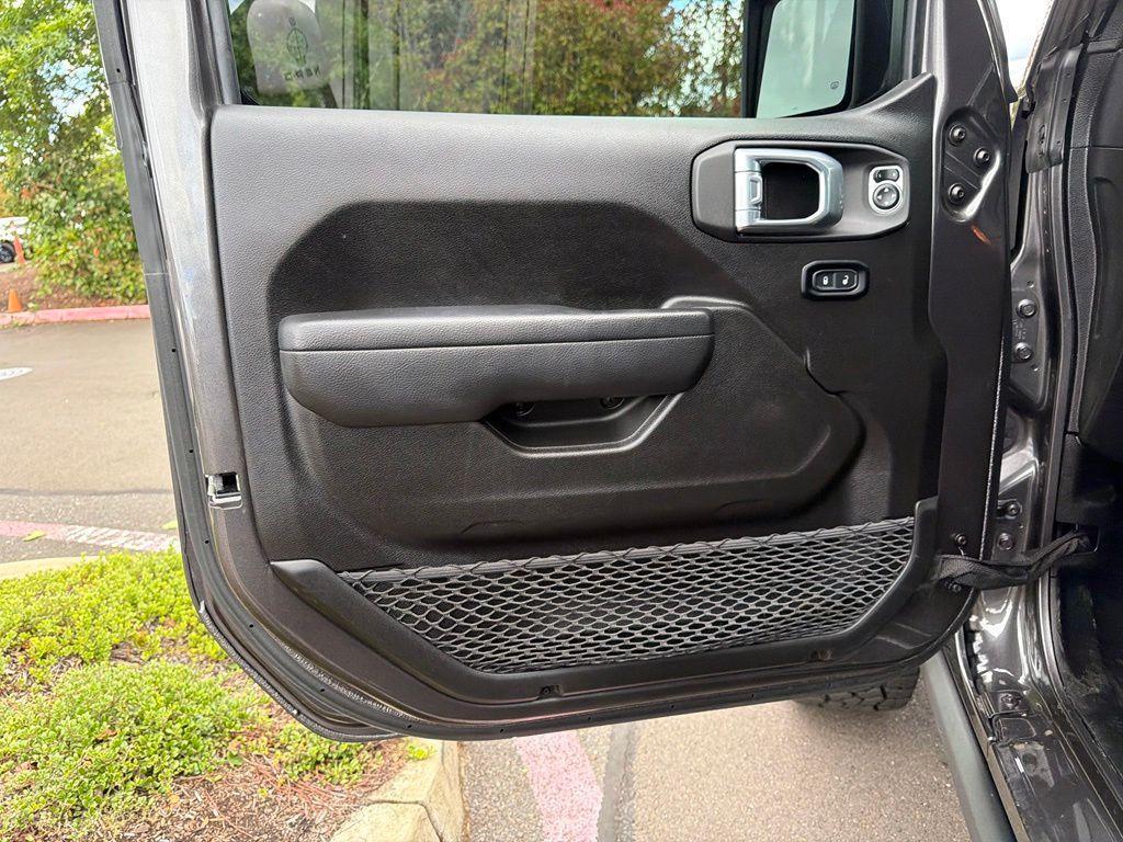 used 2025 Jeep Gladiator car, priced at $43,424
