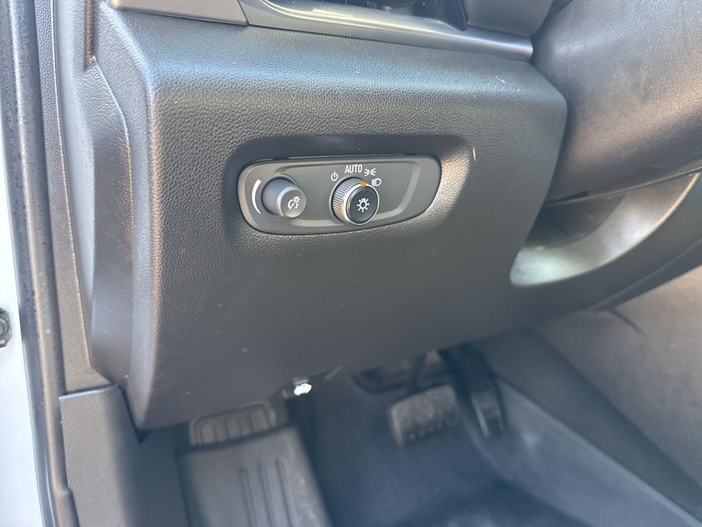 used 2021 Chevrolet Traverse car, priced at $19,990