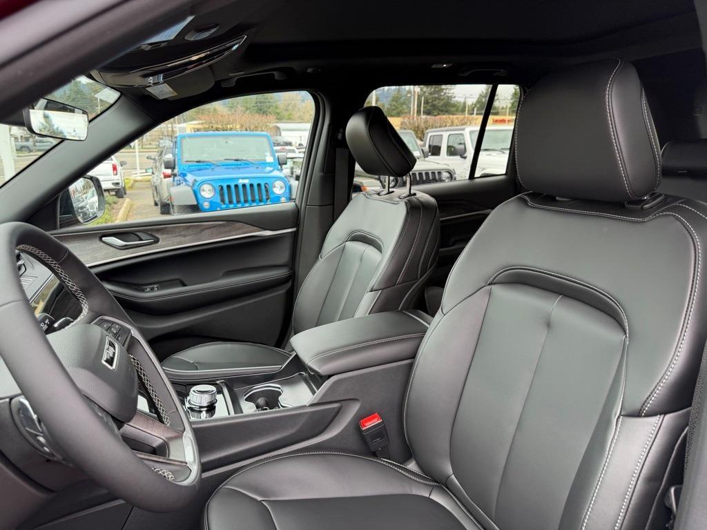 new 2026 Jeep Grand Cherokee car, priced at $47,992