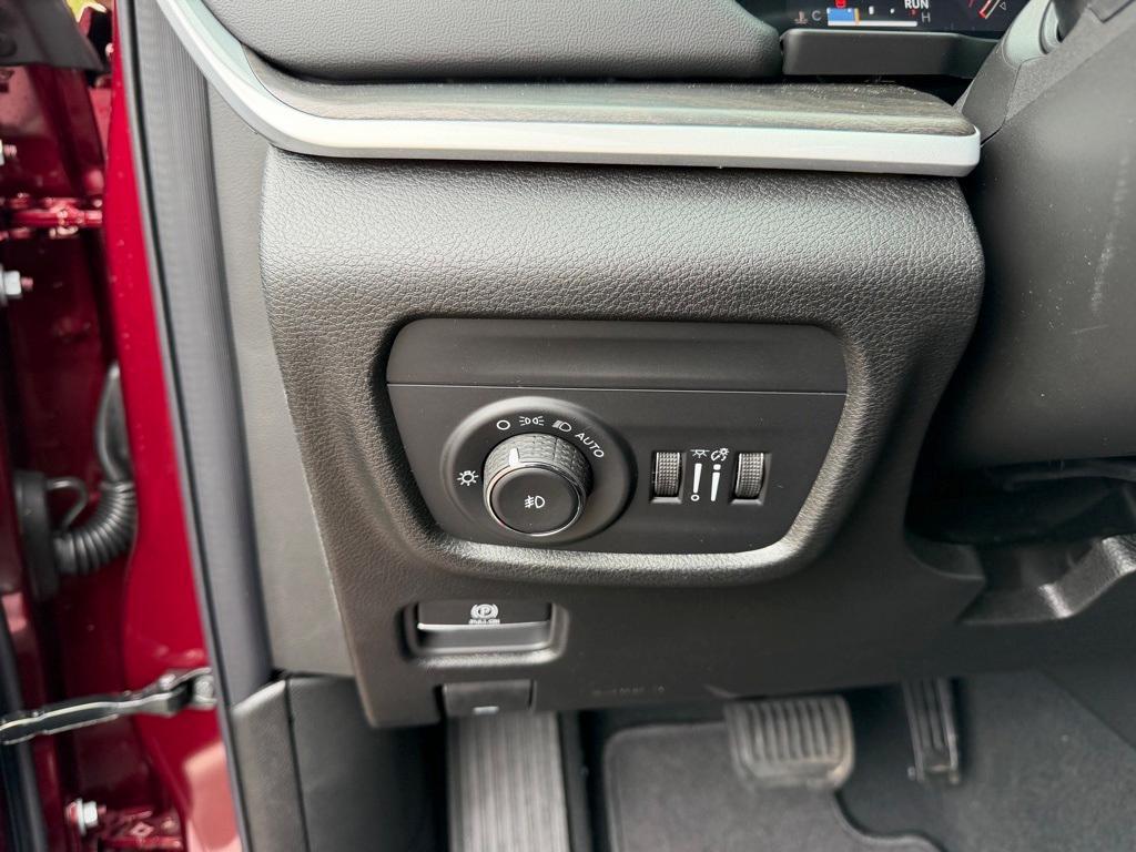 new 2026 Jeep Grand Cherokee car, priced at $47,992