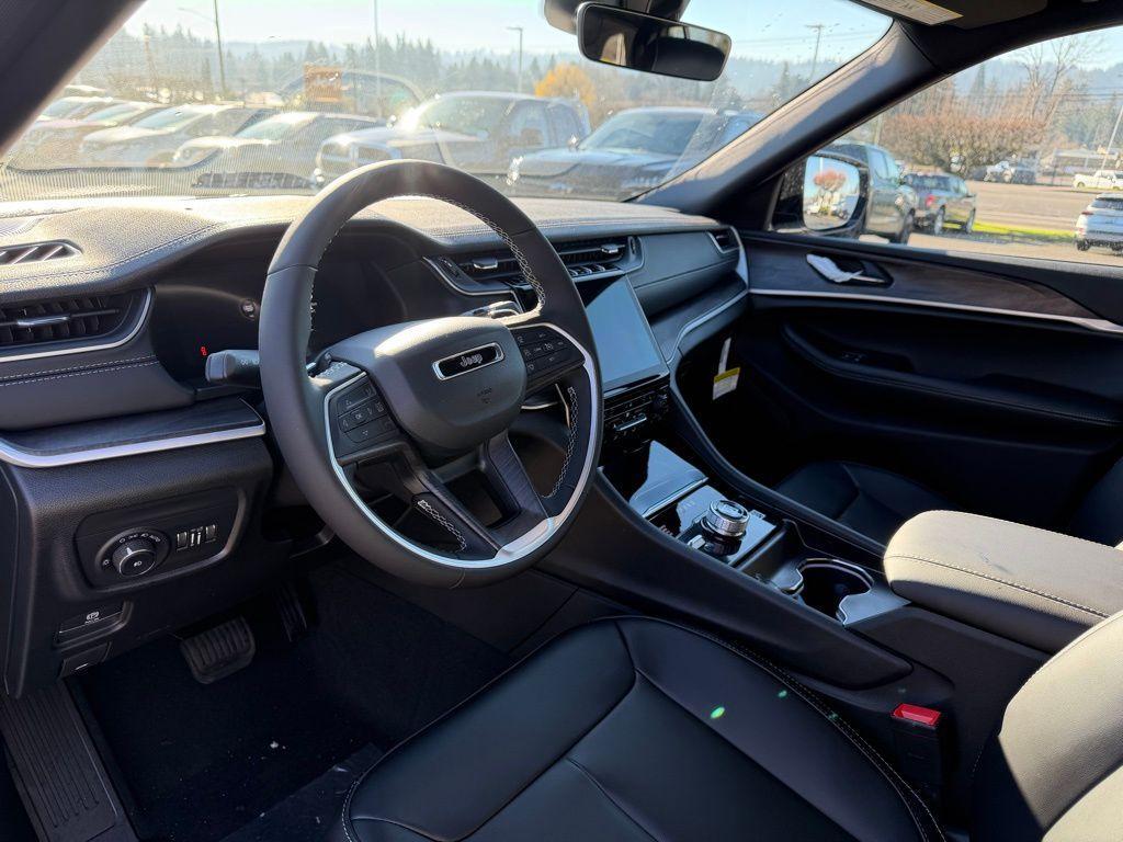 new 2025 Jeep Grand Cherokee car, priced at $45,992