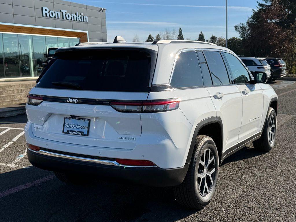 new 2025 Jeep Grand Cherokee car, priced at $45,992