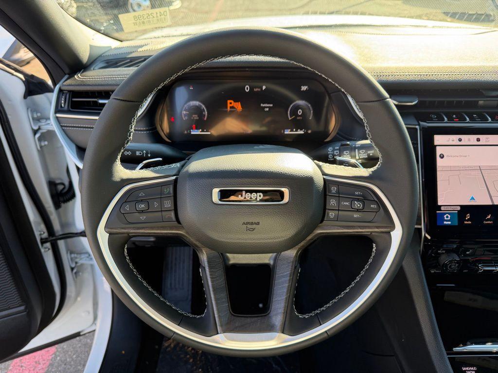 new 2025 Jeep Grand Cherokee car, priced at $45,992