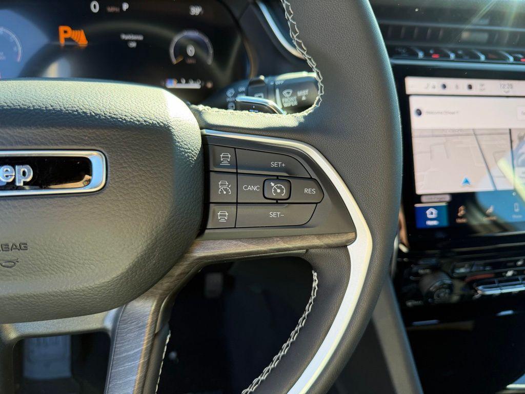 new 2025 Jeep Grand Cherokee car, priced at $45,992