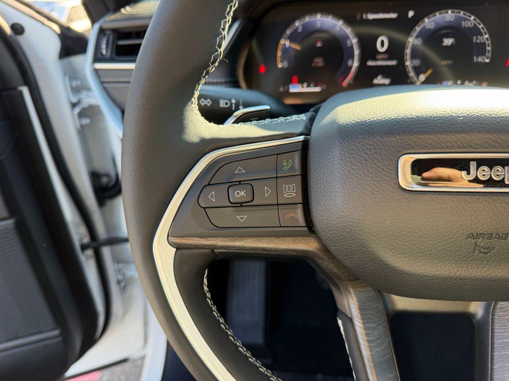 new 2025 Jeep Grand Cherokee car, priced at $45,992