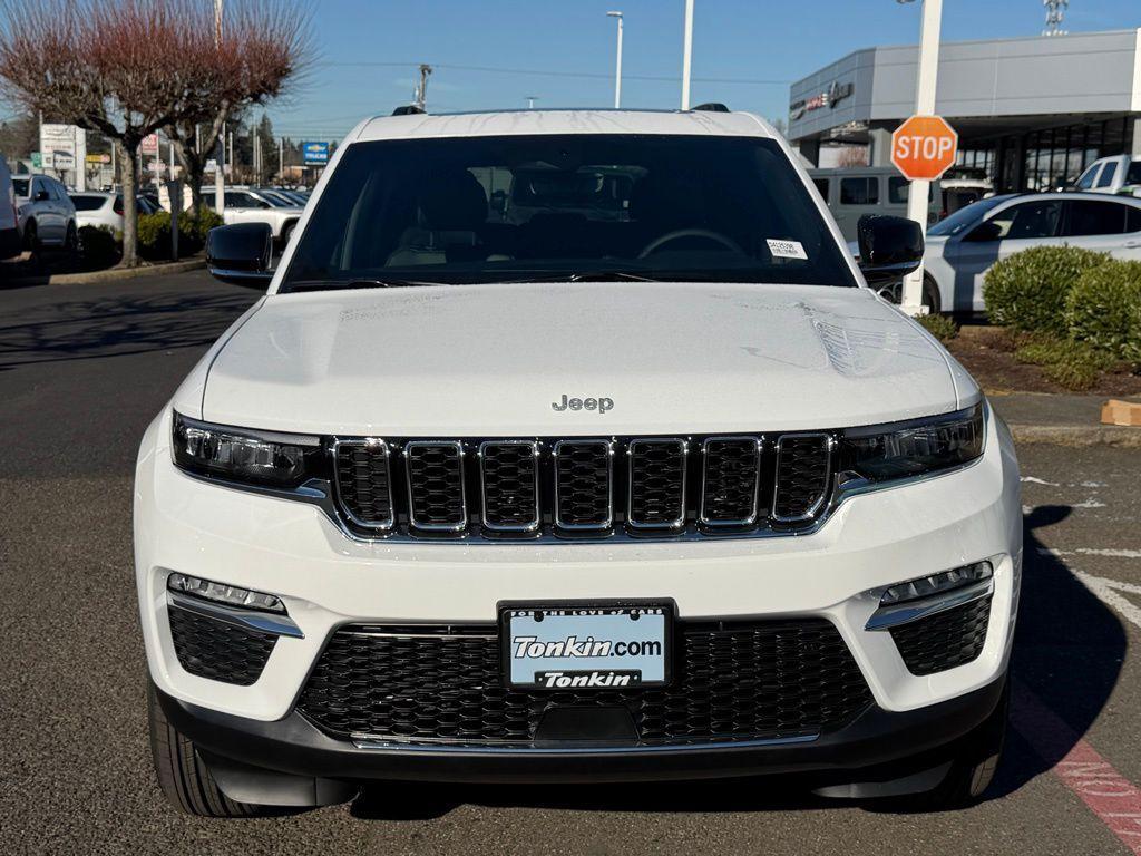 new 2025 Jeep Grand Cherokee car, priced at $45,992
