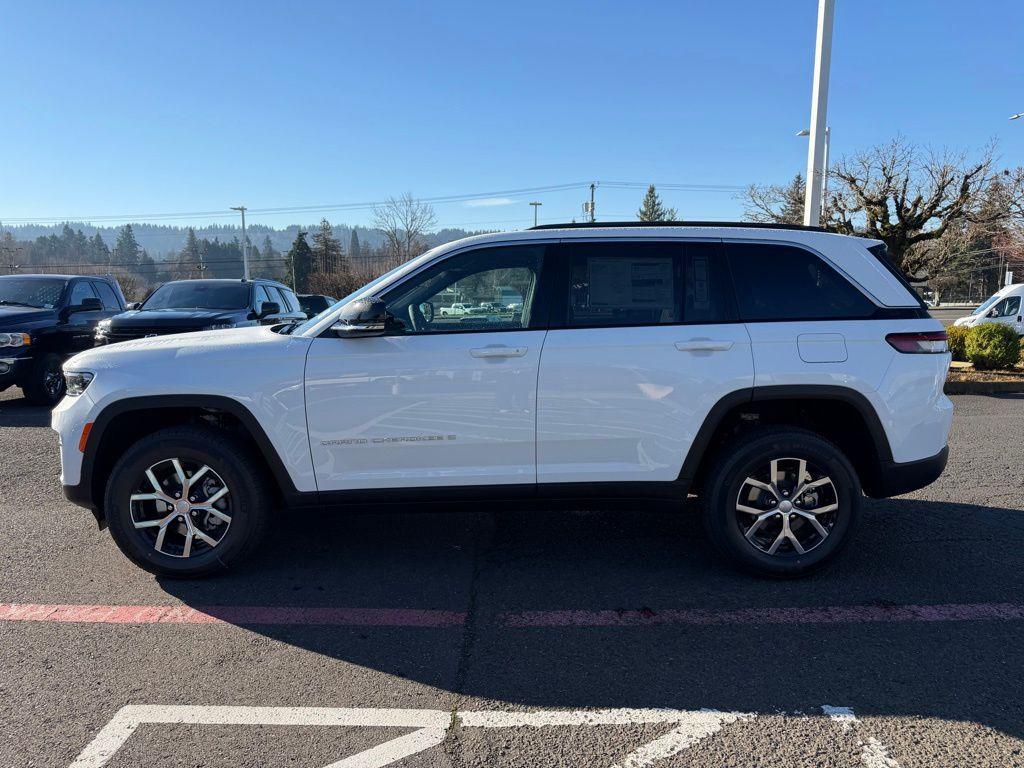 new 2025 Jeep Grand Cherokee car, priced at $45,992