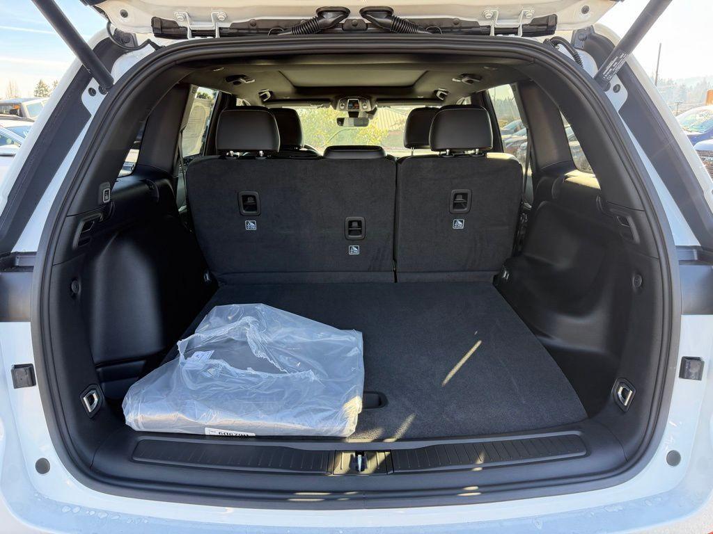 new 2025 Jeep Grand Cherokee car, priced at $45,992