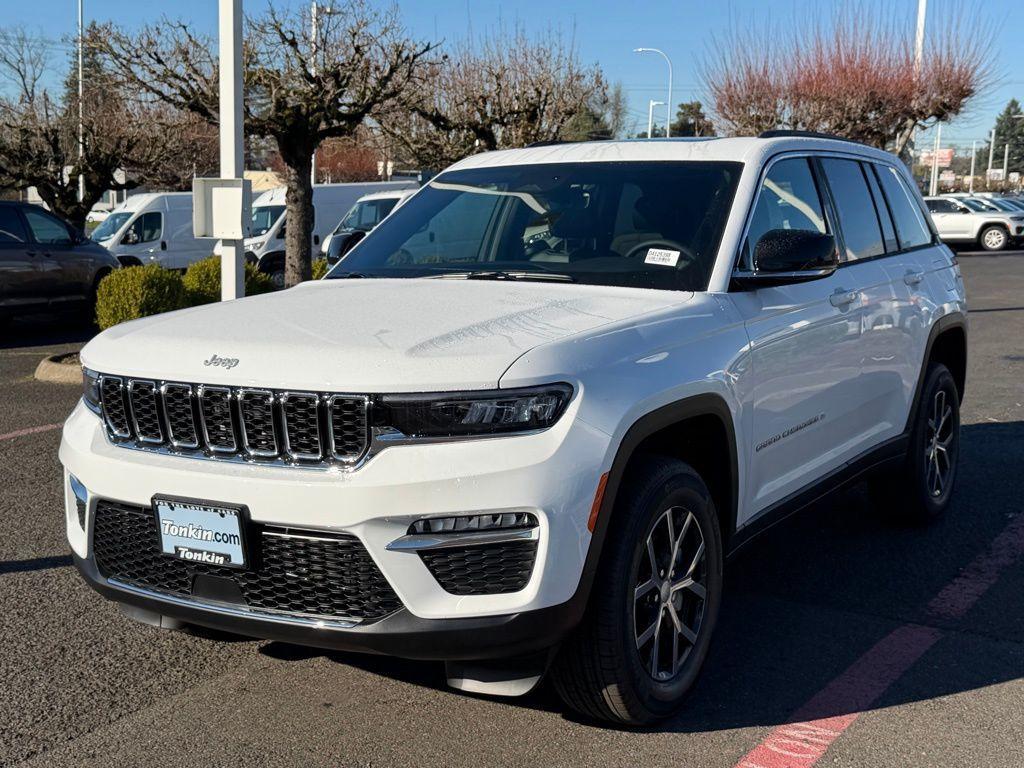 new 2025 Jeep Grand Cherokee car, priced at $45,992