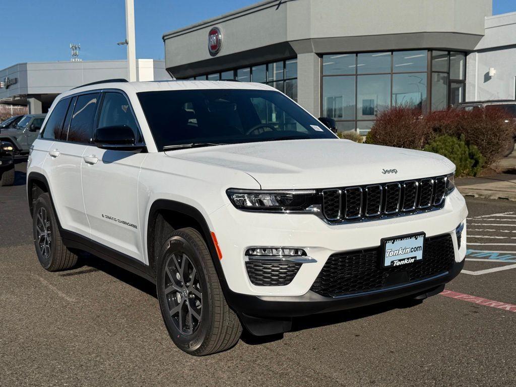 new 2025 Jeep Grand Cherokee car, priced at $45,992