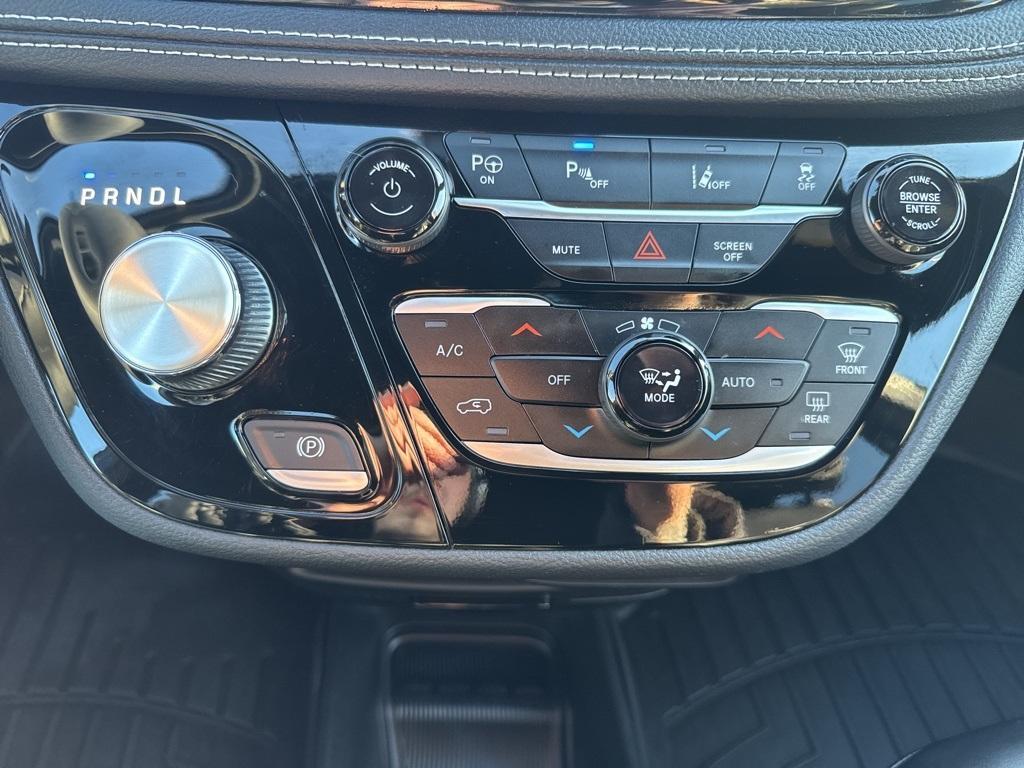 used 2023 Chrysler Pacifica Hybrid car, priced at $29,490