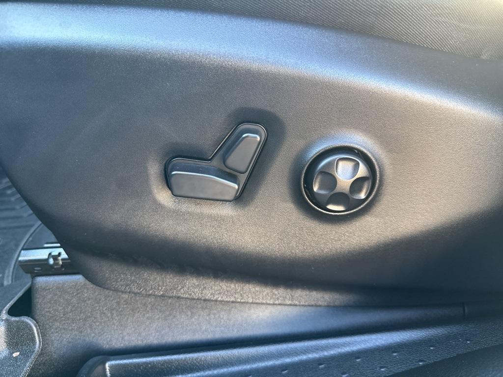 used 2023 Chrysler Pacifica Hybrid car, priced at $29,490