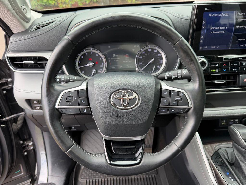 used 2022 Toyota Highlander car, priced at $35,730
