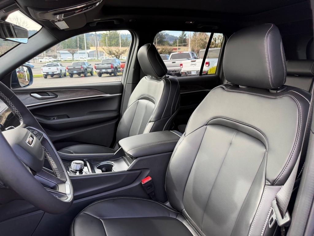 new 2026 Jeep Grand Cherokee car, priced at $47,992