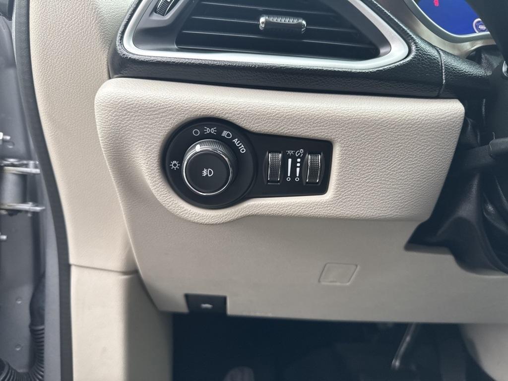 used 2018 Chrysler Pacifica Hybrid car, priced at $20,663