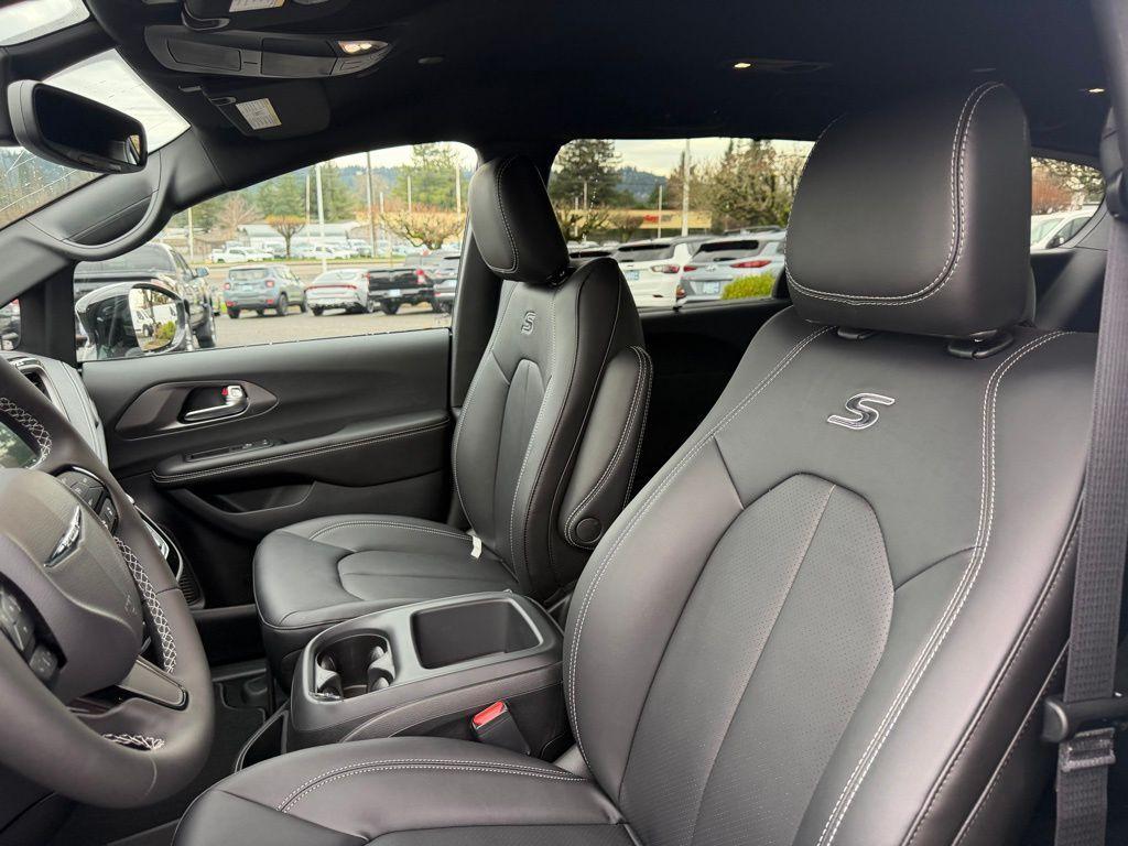 new 2026 Chrysler Pacifica car, priced at $46,805