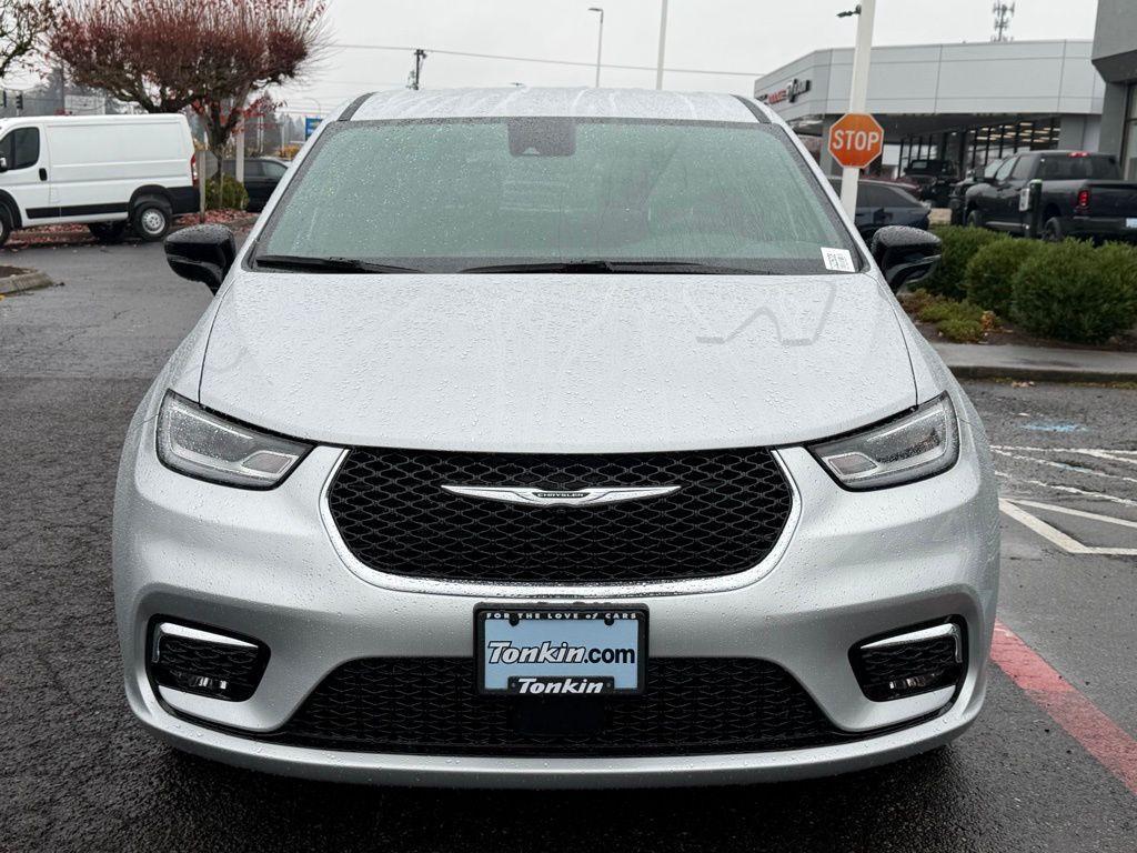 new 2026 Chrysler Pacifica car, priced at $42,360